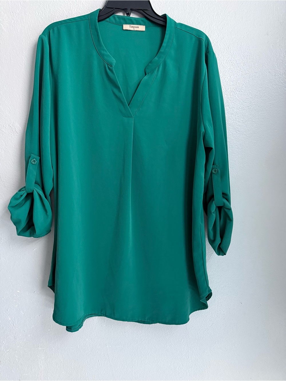 Emerald Green Flowy
Blouse Roll Tab Sleeves
Plus Size. XL